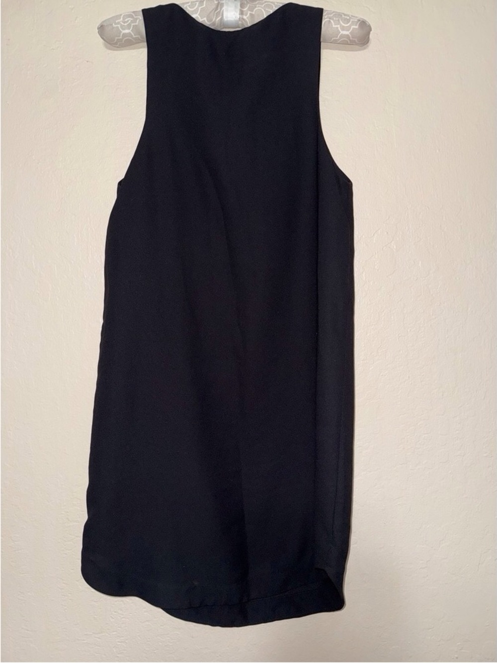 Classic Black Sleeveless Shift Dress - Picture 2 of 2